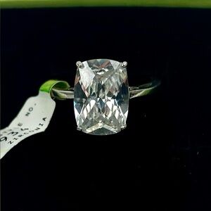 Stunning Silver Zirconia Women's Ring